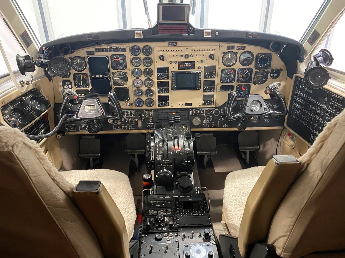 Cockpit Beechcraft Super King