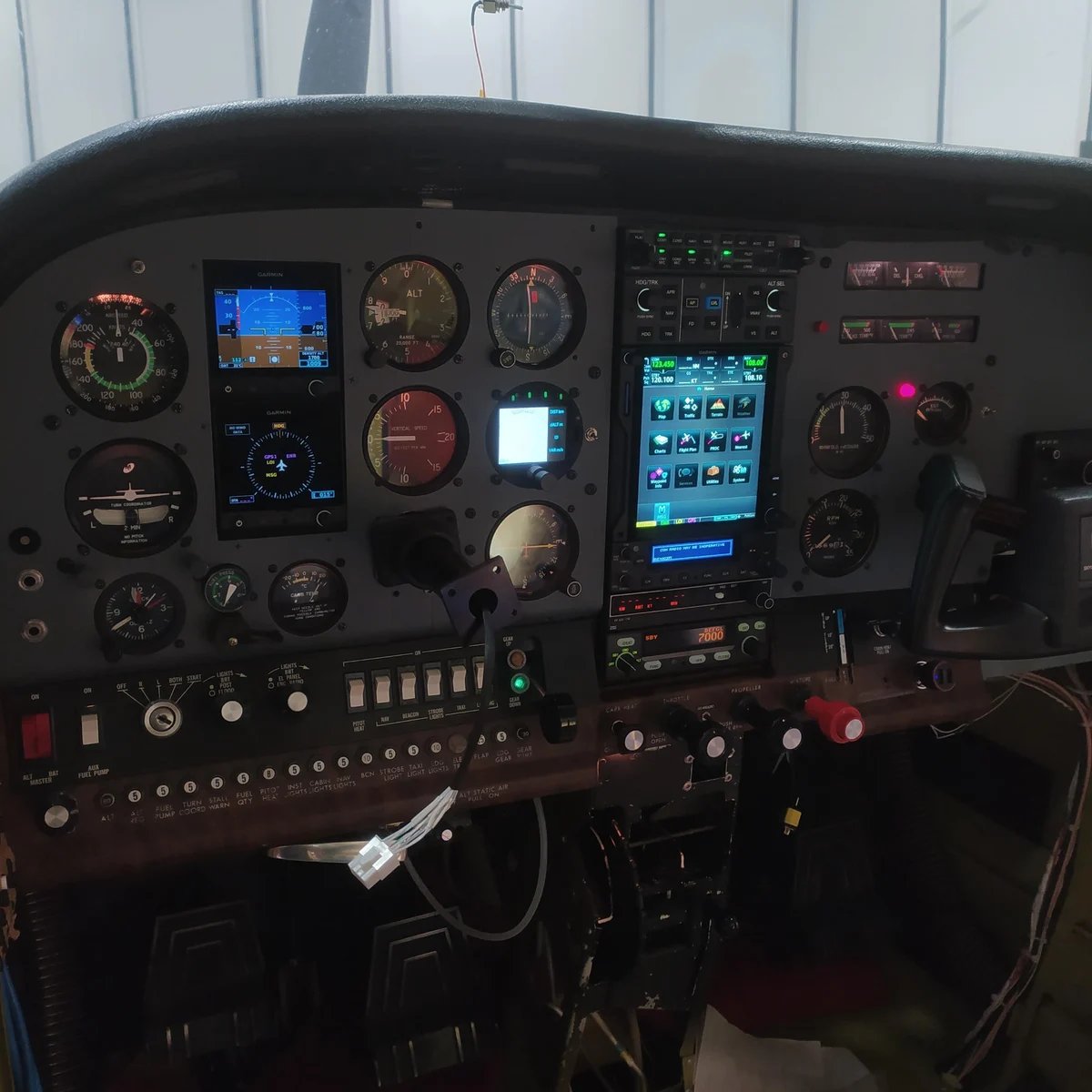 Upgrade Avionics Dashboard - Cessna Skylane