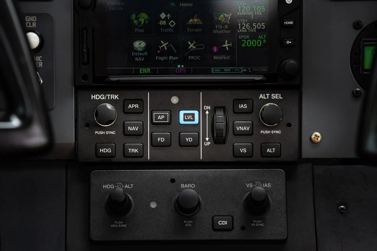 D-EEERK avionics - Cessna