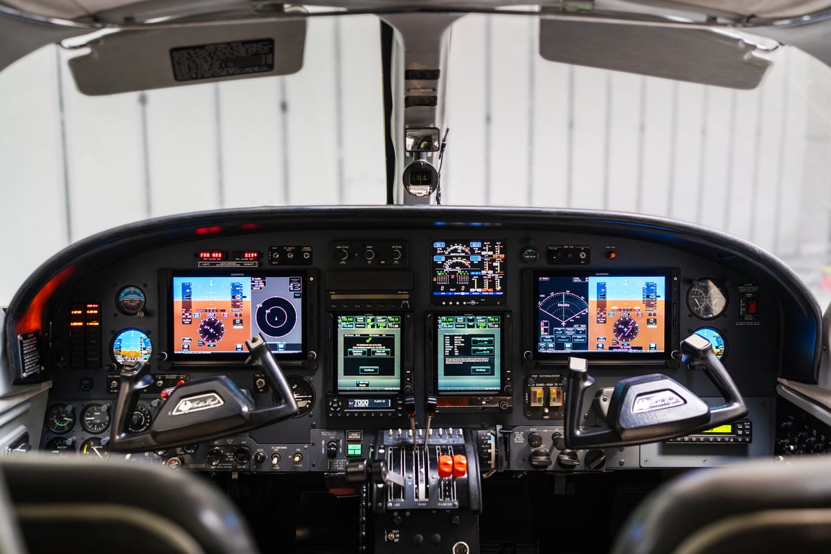 Cessna 421 Golden Eagle_glass cockpit